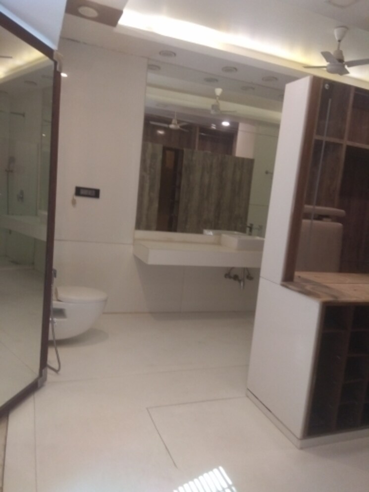 Bathroom, new friends colony 5 Bedroom 500 Sq.Yd. Independent House In New Friends Colony Delhi 8251204