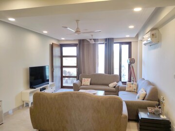 Living Room in 3 BHK Builder Floor at Sector 52 – for Rent