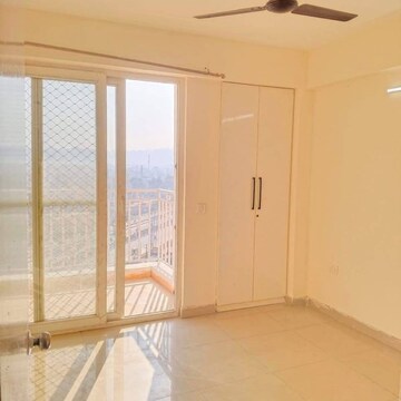 Room in 2 BHK Apartment at Supertech Cape Town, Sector 74 – for Rent
