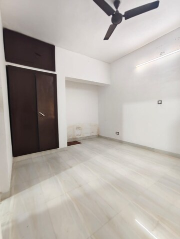 Room in 2 BHK Apartment at Vasant Kunj – for Sale
