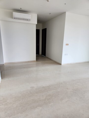 Room in 3 BHK Apartment at Lokhandwala Minerva Mahalaxmi, Mahalaxmi – for Rent