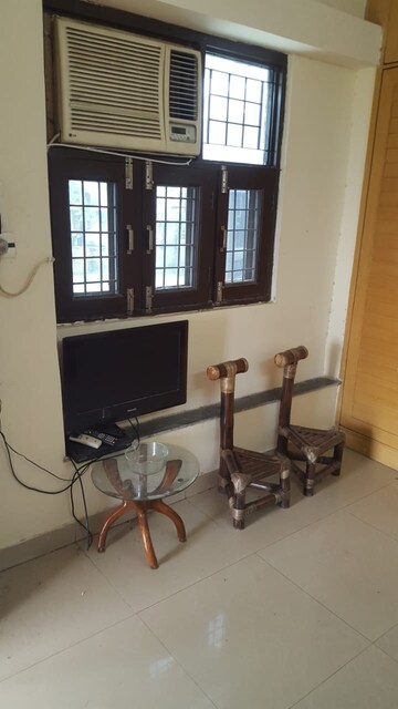 Room in 4 BHK Apartment at Sector 10 Dwarka – for Sale