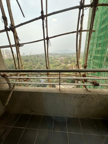 Balcony in 2.5 BHK Apartment at Oberoi Realty Splendor, Jogeshwari East – for Rent