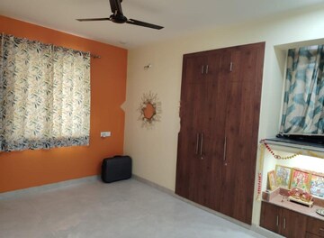 Room in 3.5 BHK Apartment at Kendriya Vihar, Sector 56 – for Rent