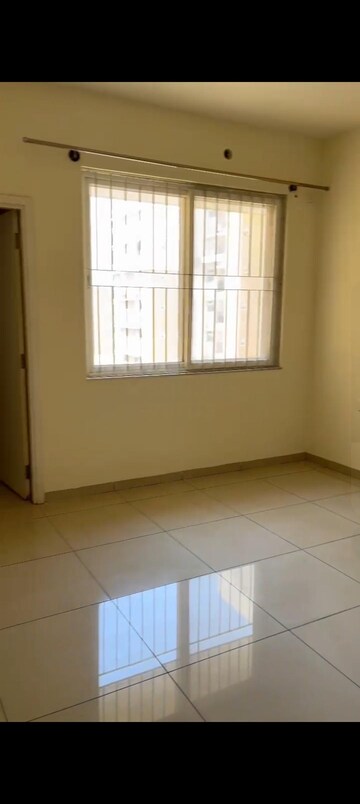 Room in 2 BHK Apartment at Prestige Royale Gardens, Gantiganahalli – for Rent