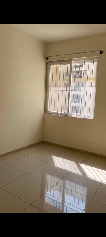 Room in 2 BHK Apartment at Prestige Royale Gardens, Gantiganahalli – for Rent