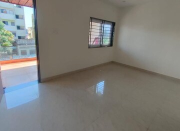 Room in 4 BHK Apartment at Prestige Misty Waters, Hebbal – for Sale