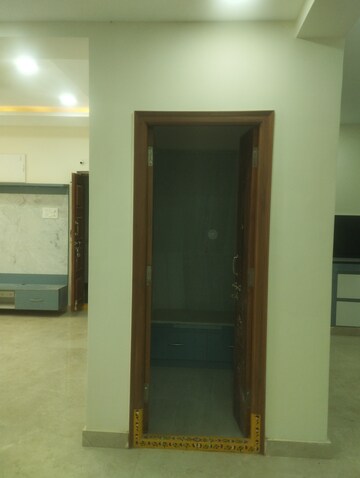 Room in 3 BHK Apartment at Manikonda – for Rent