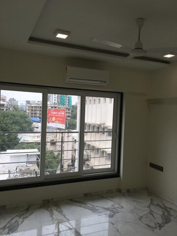 Room in 2 BHK Apartment at Khar West – for Rent