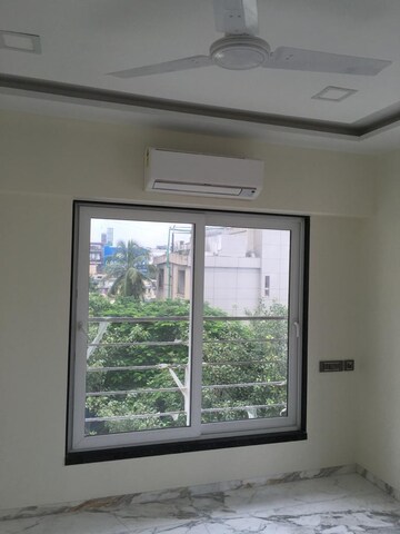 Room in 2 BHK Apartment at Khar West – for Rent
