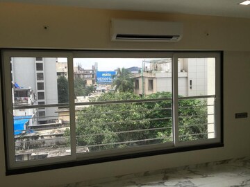 Room in 2 BHK Apartment at Khar West – for Rent
