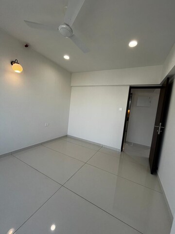 Room in 3 BHK Apartment at Arkade Aspire, Goregaon East – for Rent