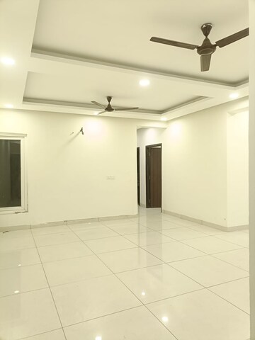 Room in 3 BHK Apartment at Maxvel Residency, Gujrara Mansingh – for Sale