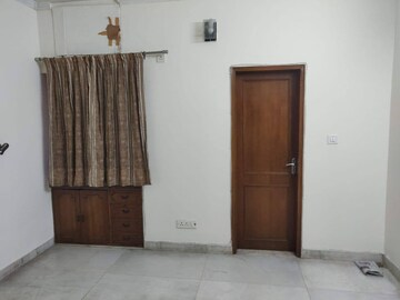 Room in 1 BHK Builder Floor at Sector 24 – for Rent