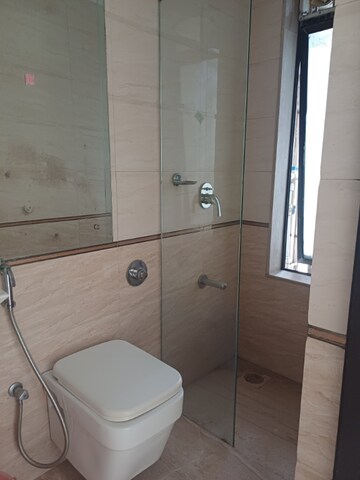 Bathroom in 5 BHK Apartment at DLH Sorrento, Veera Desai Road – for Sale