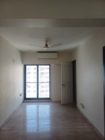 Room in 5 BHK Apartment at DLH Sorrento, Veera Desai Road – for Sale