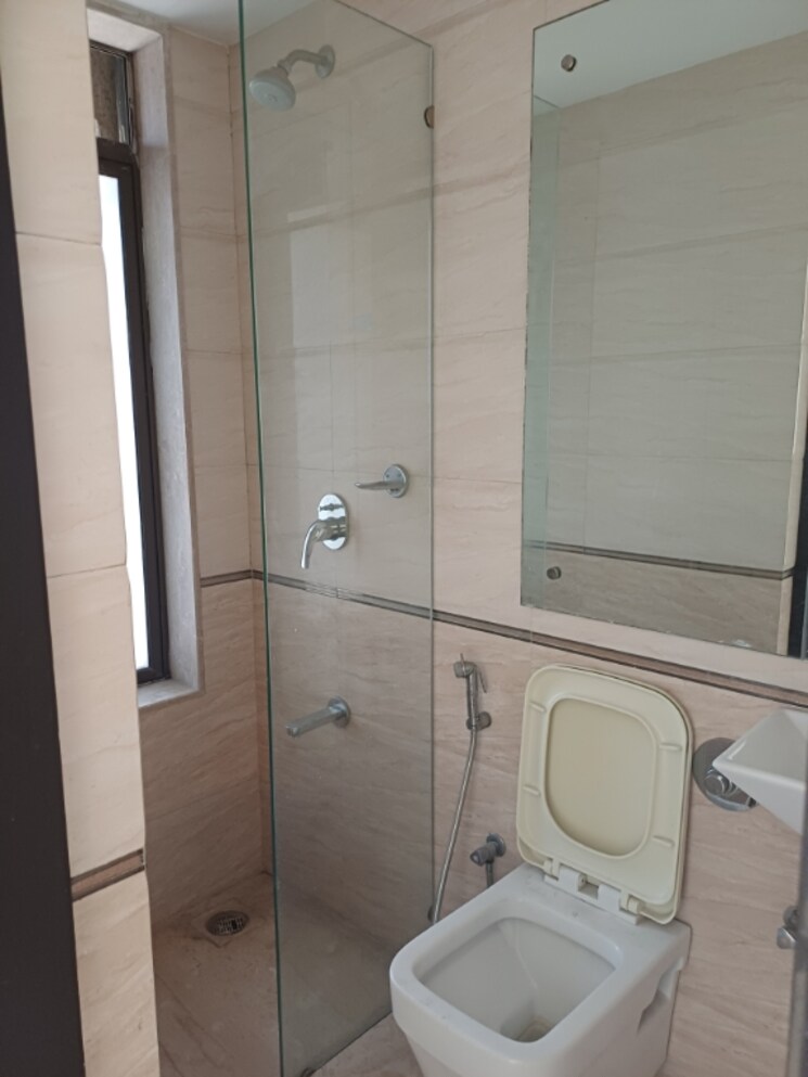 Bathroom, dlh-sorrento 5 Bedroom 2500 Sq.Ft. Apartment In Veera Desai Road Mumbai 8252385