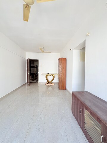 Room in 2 BHK Apartment at The Baya Goldspot, Andheri East – for Rent
