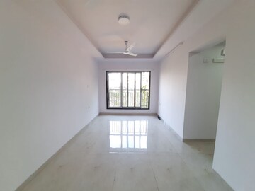 Room in 1.5 BHK Apartment at Prayag Heights, Dindoshi – for Rent