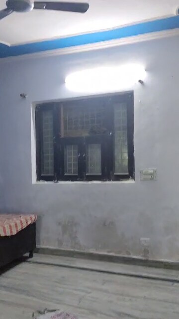 Room in 3 BHK Builder Floor at Mehrauli – for Rent