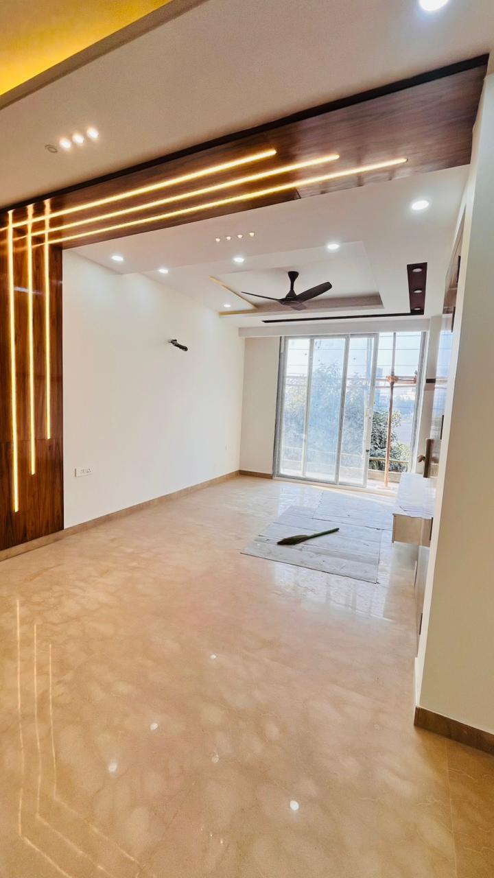 3 BHK + Servant Room Builder Floor For Sale in M3M Atrium