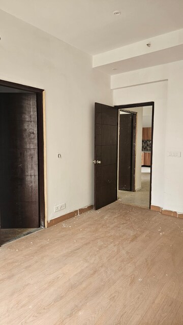 Room in 3 BHK Apartment at Prateek Grand City, Siddharth Vihar – for Rent