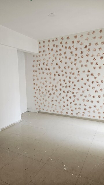 Room in 3 BHK Apartment at Prateek Grand City, Siddharth Vihar – for Rent
