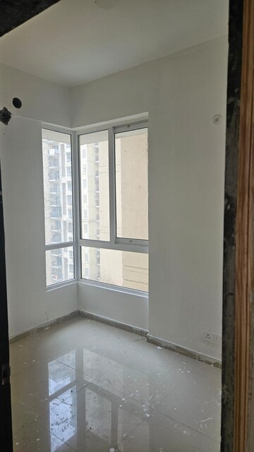 Room in 3 BHK Apartment at Prateek Grand City, Siddharth Vihar – for Rent