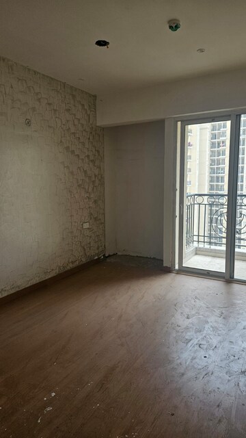 Room in 3 BHK Apartment at Prateek Grand City, Siddharth Vihar – for Rent