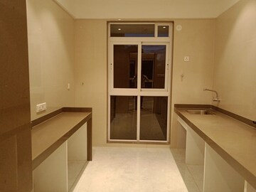 Room in 3 BHK Apartment at Devi Sadan Apartment, Matunga – for Rent
