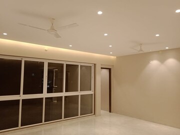 Room in 3 BHK Apartment at Devi Sadan Apartment, Matunga – for Rent