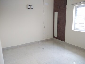 Room in 2.5 BHK Apartment at Thiruvanmiyur – for Sale