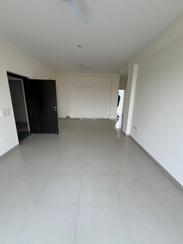Room in 3 BHK Apartment at BPTP Amstoria, Sector 102 – for Rent