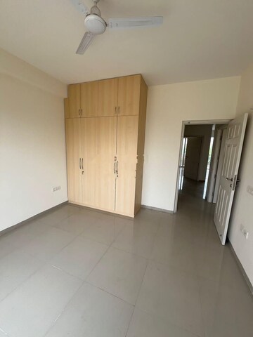 Room in 3 BHK Apartment at BPTP Amstoria, Sector 102 – for Rent
