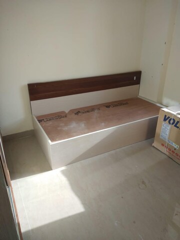 Furnished Amenities in 2 BHK Apartment at Shree Vardhman Mantra, Sector 67 – for Rent