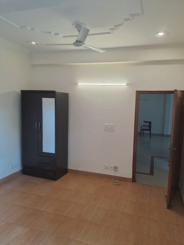 Room in 3.5 BHK Builder Floor at AS Tower, Sector 45 – for Rent