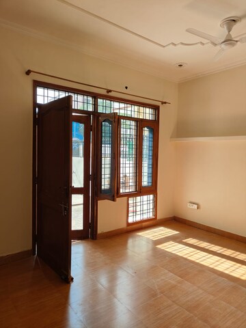 Room in 3.5 BHK Builder Floor at AS Tower, Sector 45 – for Rent
