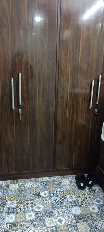 Furnished Amenities in 6 BHK Villa at Janakpuri – for Sale