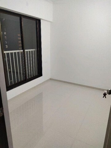 Room in 1 BHK Apartment at Bhoomi Samarth, Goregaon East – for Rent