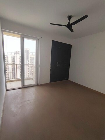 Room in 3 BHK Apartment at Emaar Gurgaon Greens, Sector 102 – for Rent
