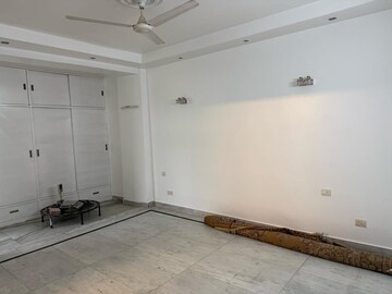Room in 3 BHK Apartment at DLF The Belvedere Park, Sector 24 – for Rent
