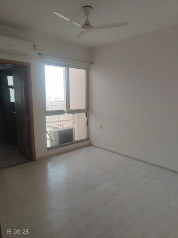 Room in 3 BHK Apartment at M3M Flora 68, Sector 68 – for Rent