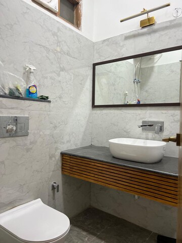 Bathroom in 4 BHK Apartment at DLF Belvedere Towers, Sector 24 – for Rent