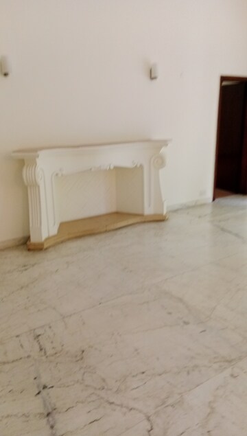 Room in 3 BHK Builder Floor at Sector 24 – for Rent