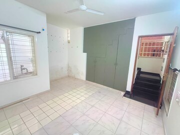 Room in 2 BHK Apartment at Yashas Nilaya, Hsr Layout Sector 2 – for Rent