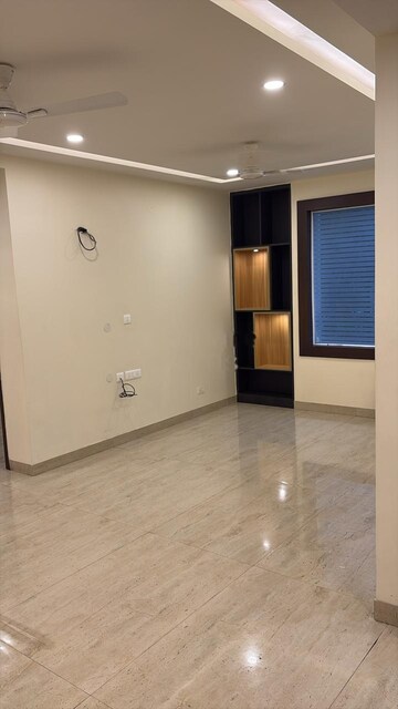 Room in 2 BHK Apartment at Indiabulls Centrum Park, Sector 103 – for Rent