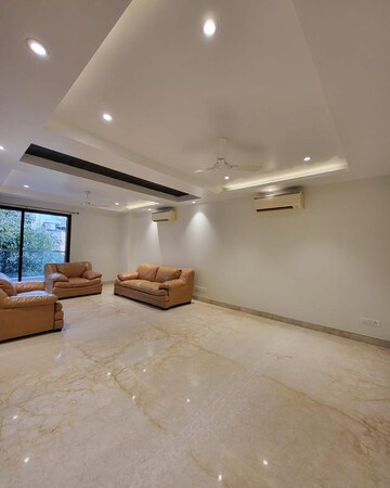 Room in 4 BHK Builder Floor at Soami Nagar – for Rent