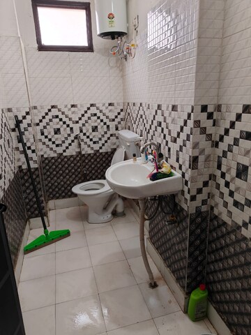 Master Bedroom in 2 BHK Builder Floor at Niya Orchid Greens, Sector 73 – for Rent