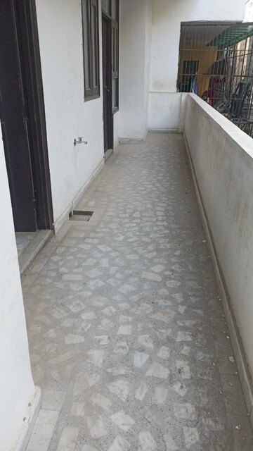 Balcony in 2 BHK Builder Floor at Sector 42 – for Rent
