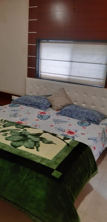 Bedroom in 4 BHK Apartment at Govind Nagar – for Rent